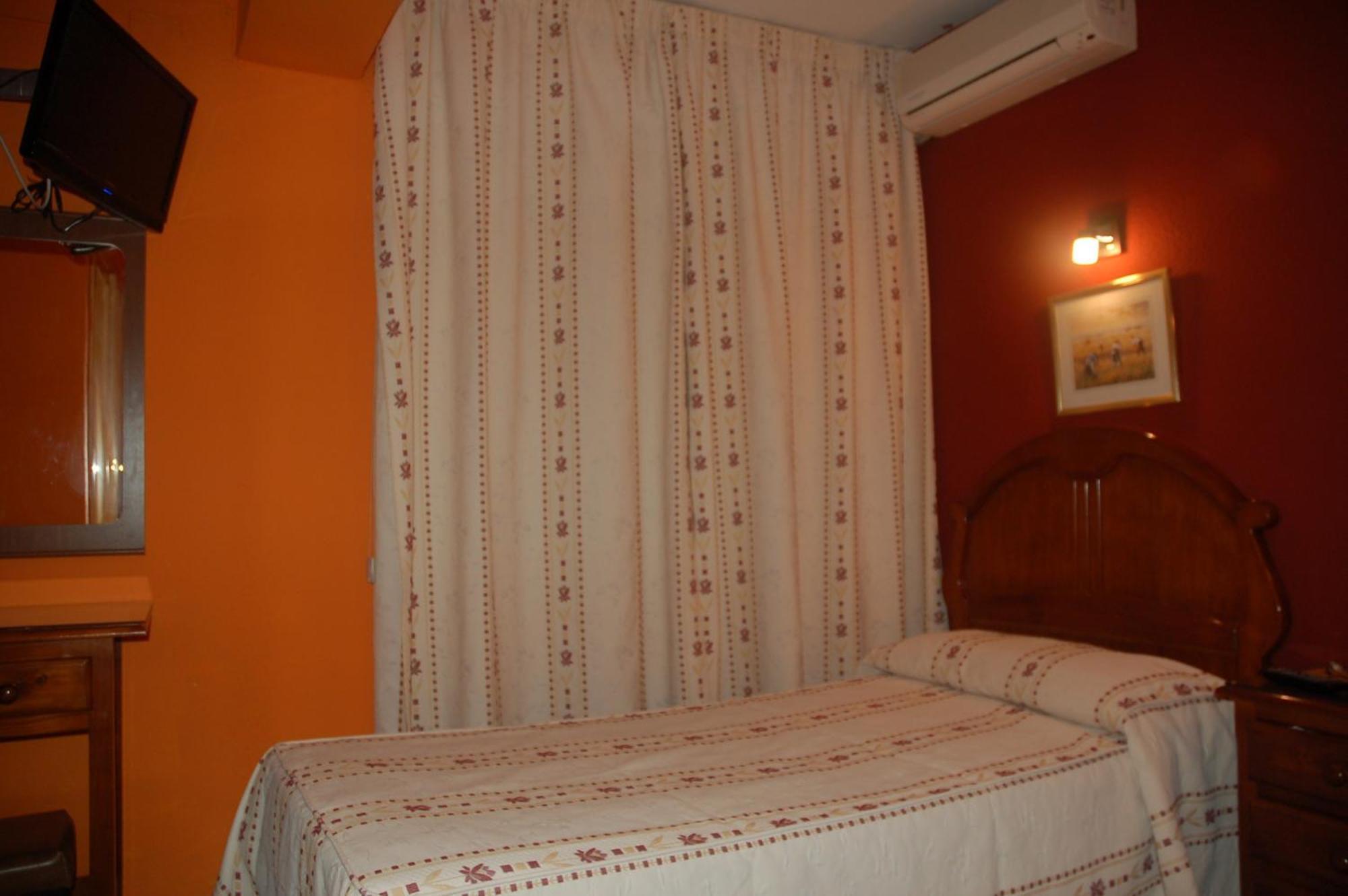 Hostal Residencia Castilla Cuenca  Exteriör bild